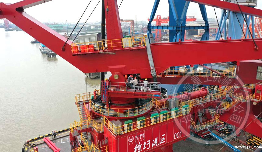 1500t/h螺旋卸船机即将整装发运(图1)