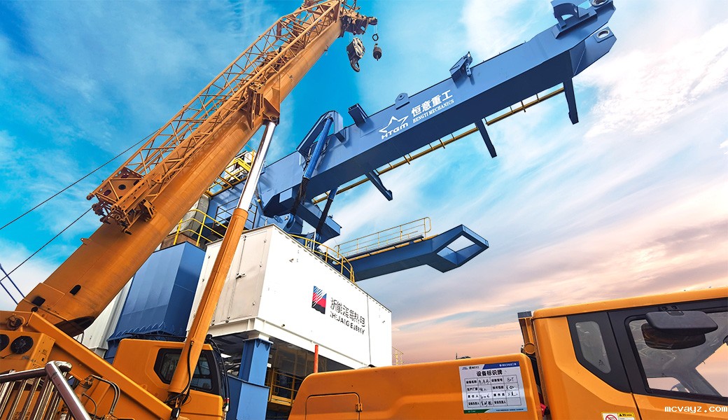 浙江能源集团首台螺旋卸船机重大部件起吊安装